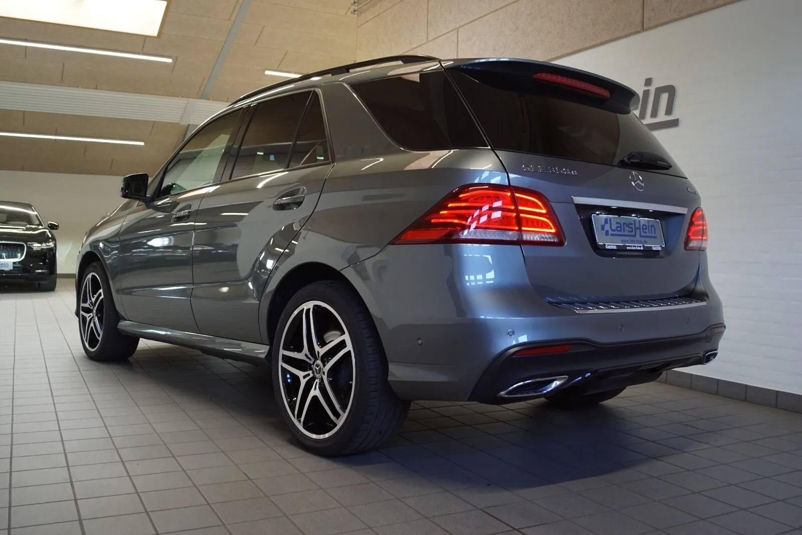 Mercedes-Benz GLE350 d 3,0 AMG Line aut. 4Matic 5d Image 3